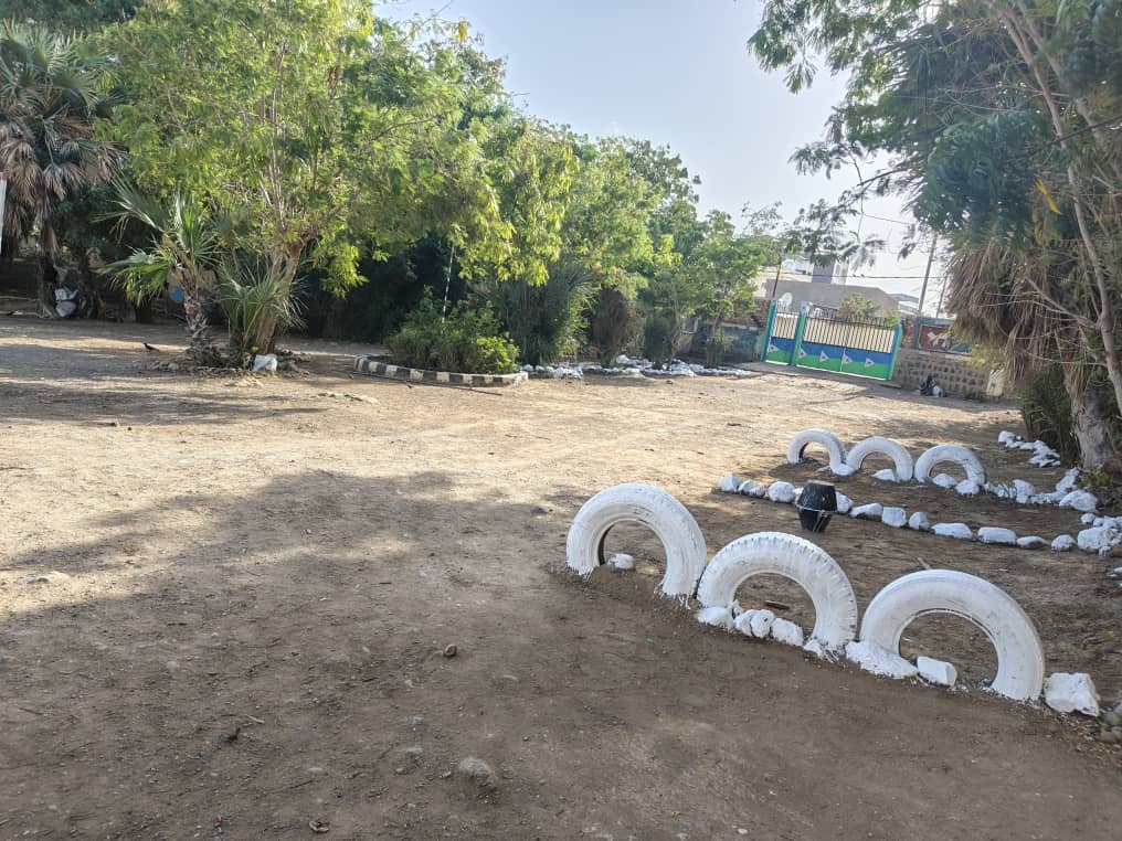 Cour du CEM Hodan 1